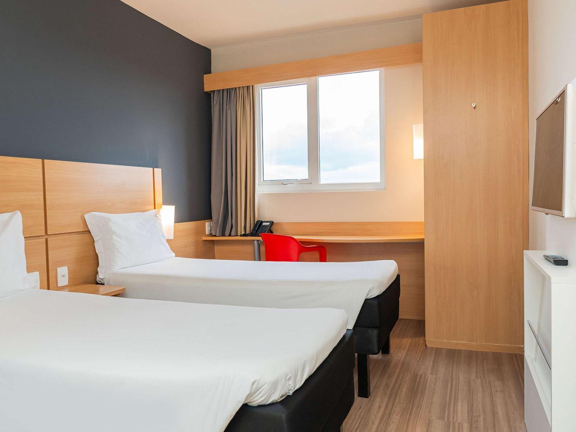 Ibis Chapeco Hotel ภายนอก รูปภาพ