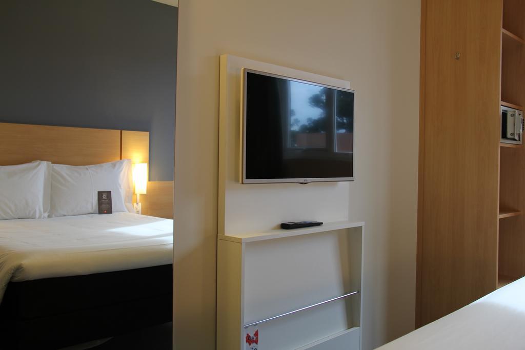 Ibis Chapeco Hotel ภายนอก รูปภาพ