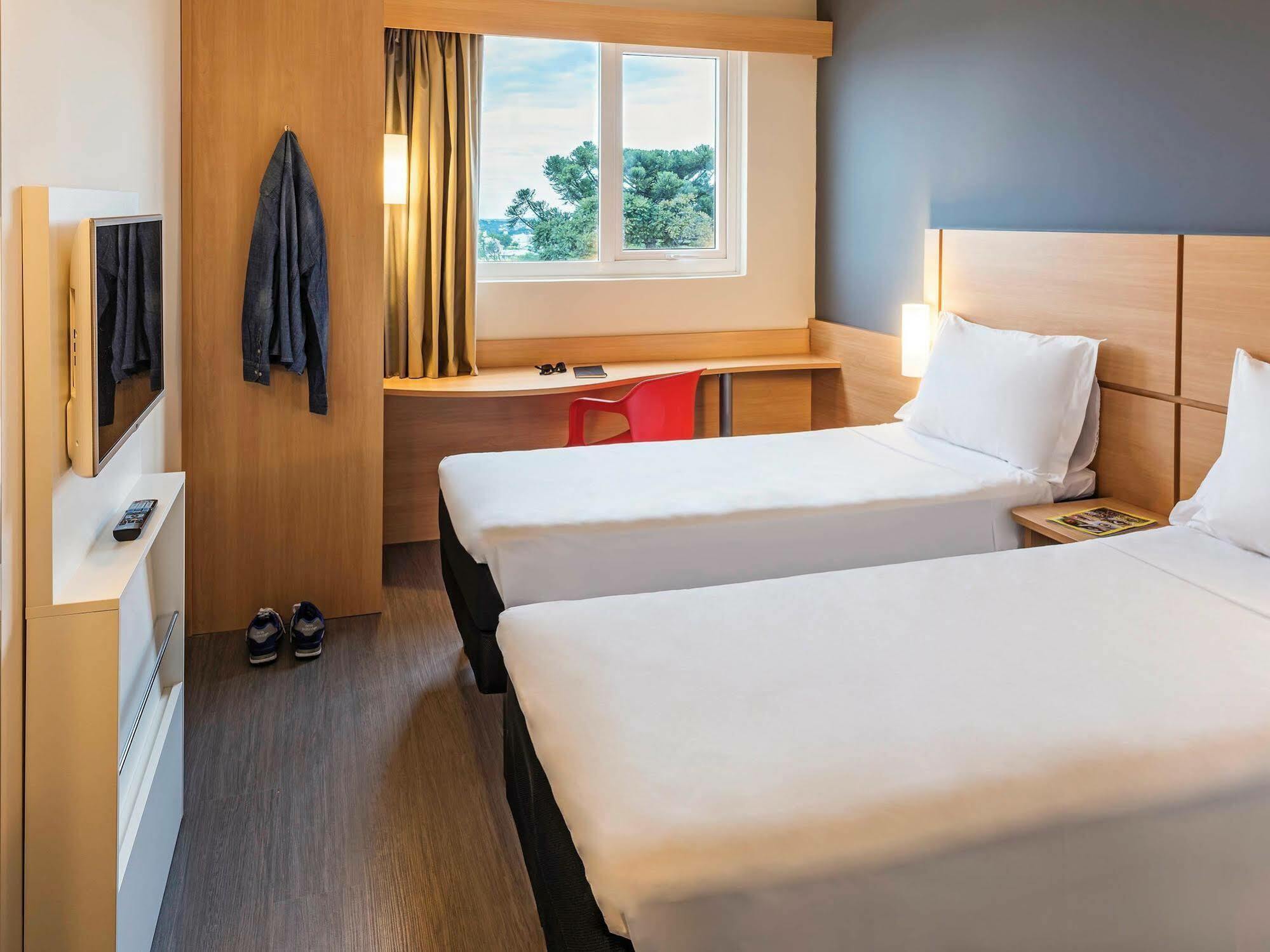 Ibis Chapeco Hotel ภายนอก รูปภาพ
